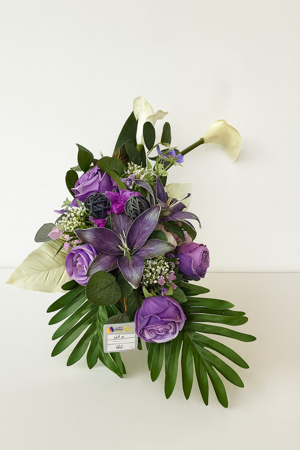 Ikebana fialovo-biela