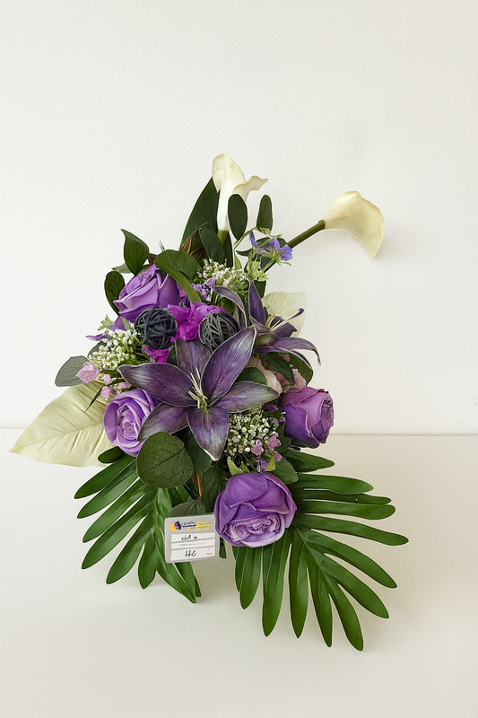 Ikebana fialovo-biela